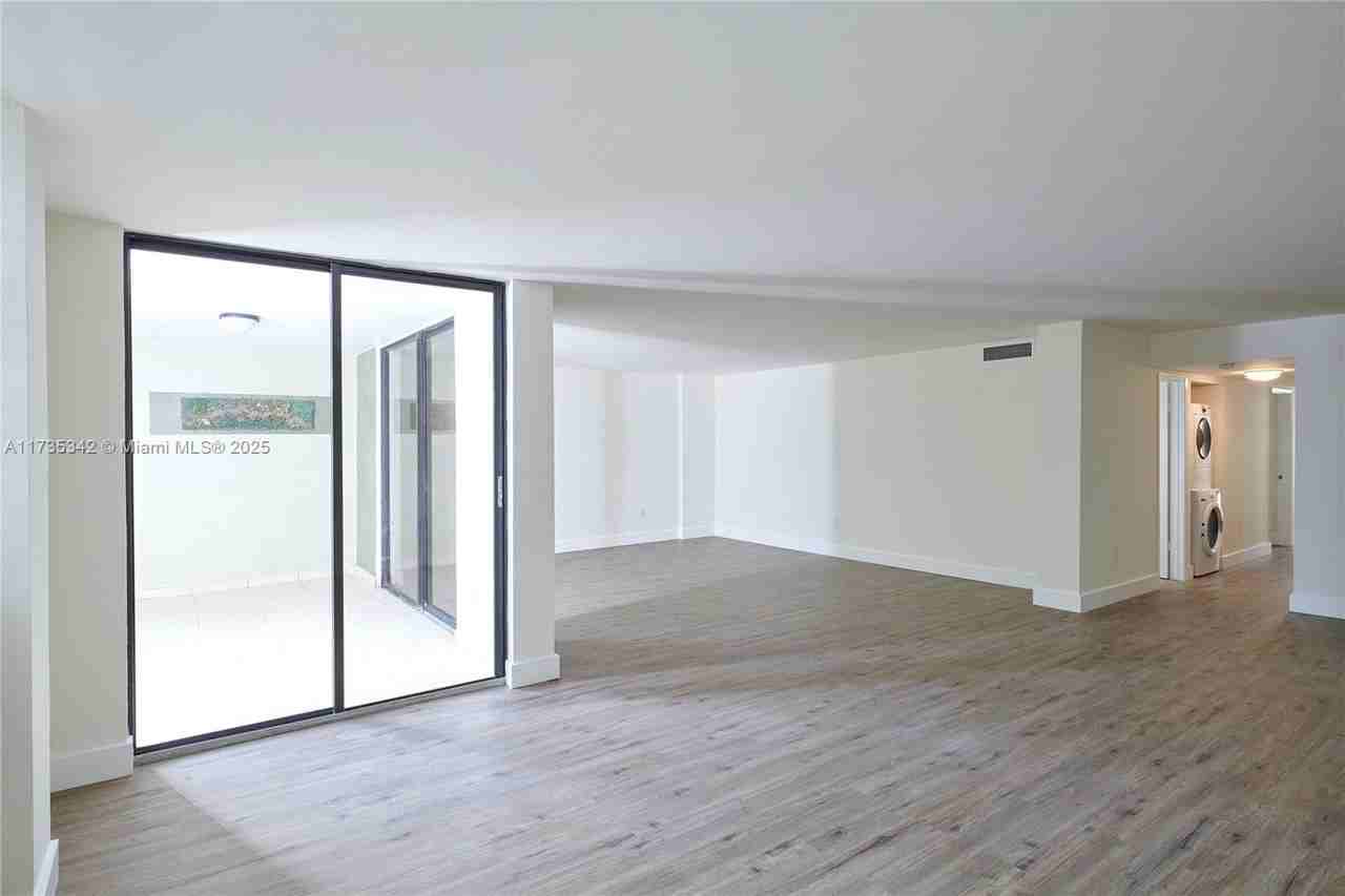 5845 Collins Ave - Photo 7 of 26