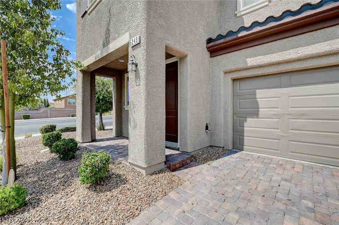 5249 Fiery Sky Ridge St - Photo 5 of 44