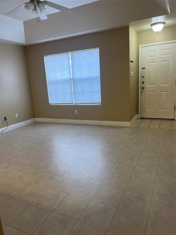 208 Jan Ln - Photo 4 of 21