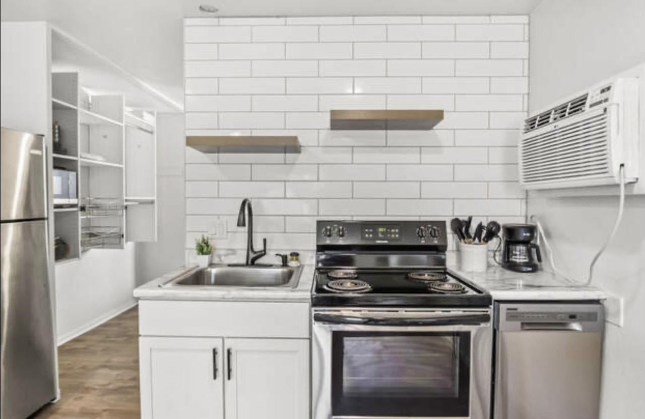 514 E Mifflin St #7 - Photo 3 of 9