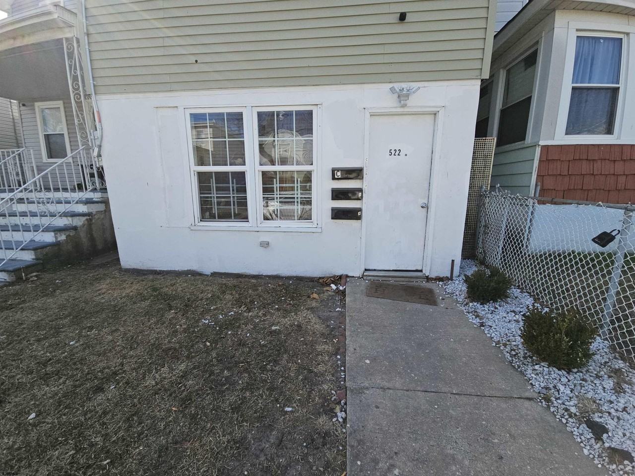 522 N Indiana Ave - Photo 4 of 17