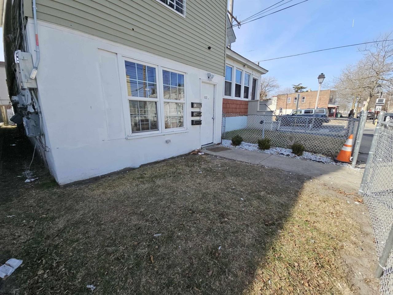 522 N Indiana Ave - Photo 5 of 17