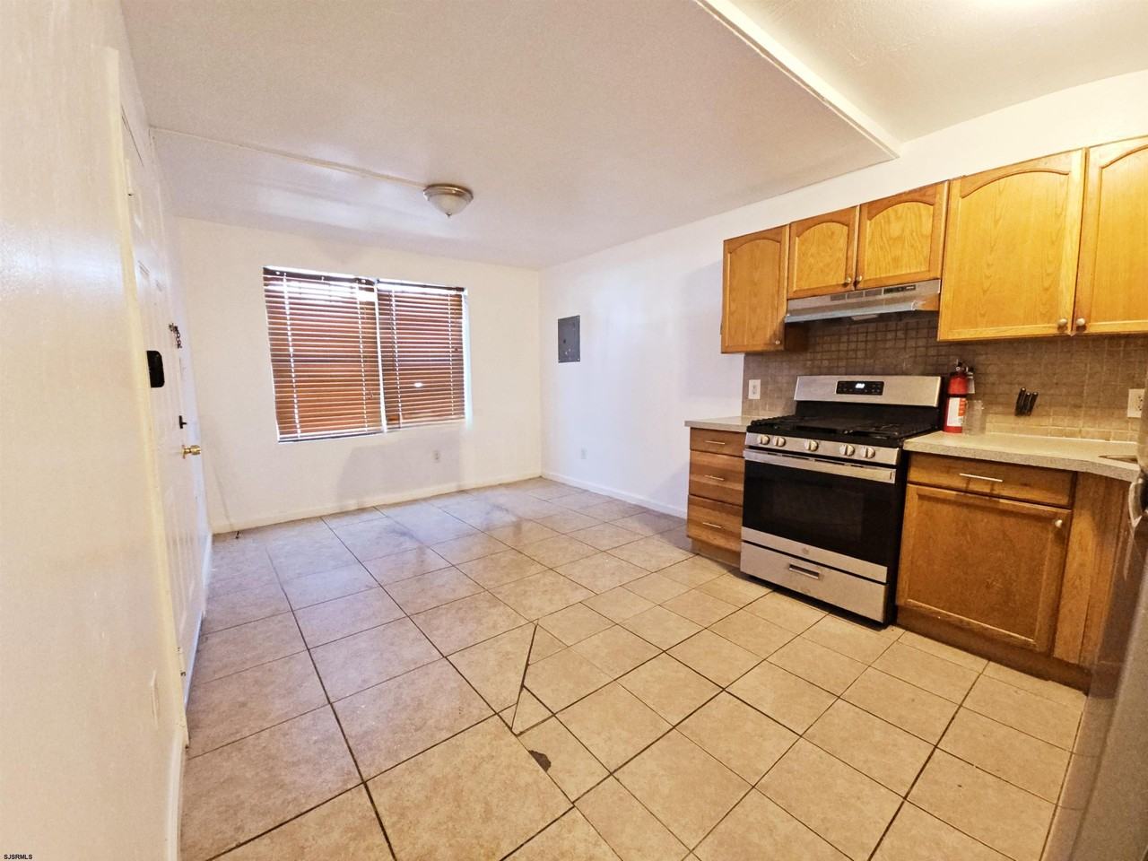 522 N Indiana Ave - Photo 6 of 17