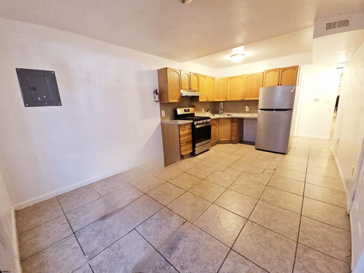 522 N Indiana Ave - Photo 7 of 17