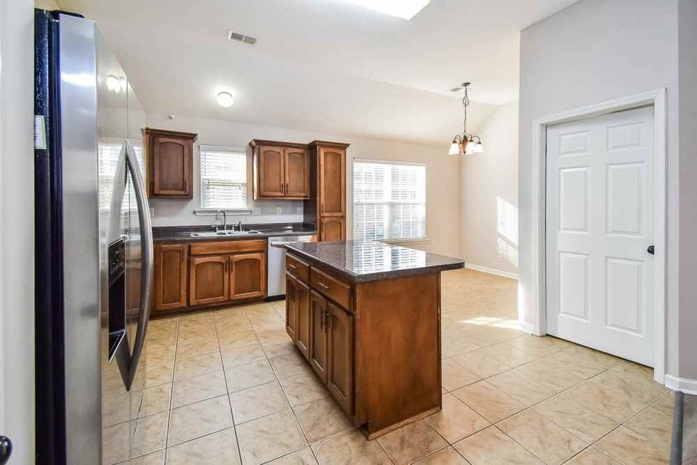 7860 Ridgedale Dr - Photo 7 of 16