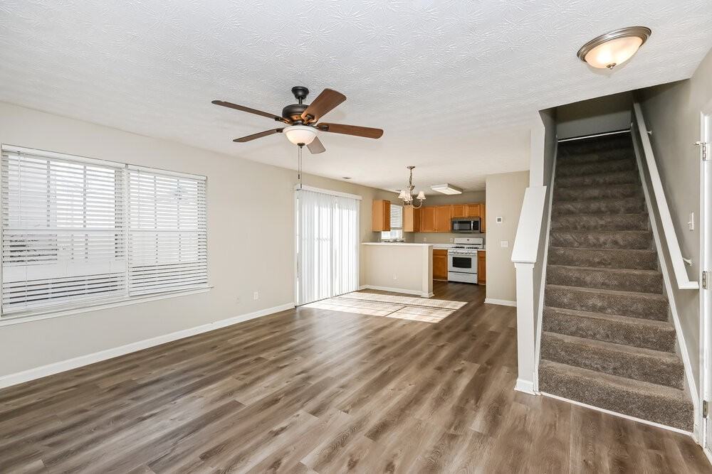 542 W Oaks Dr - Photo 5 of 17