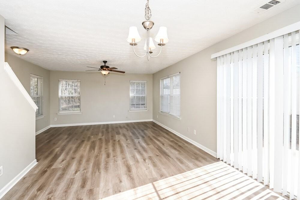 542 W Oaks Dr - Photo 7 of 17