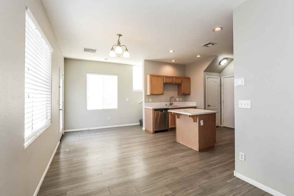 711 Easter Lily Pl - Photo 7 of 17