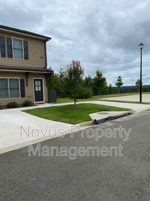 185 Highlands Hill Dr #27 - Photo 3 of 22