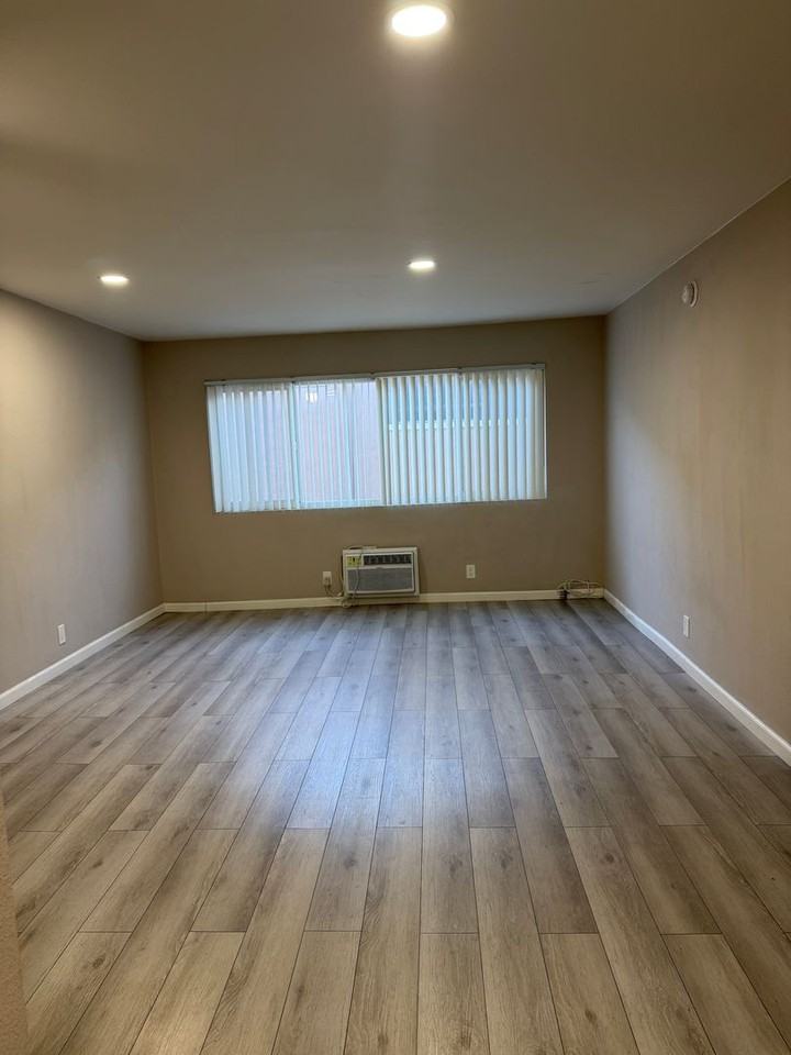 1 Month Free! Renovated Units in Central Van Nuys - Photo 4 of 28