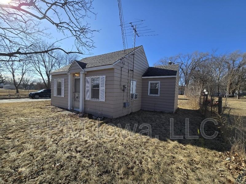 158 S Roosevelt Rd - Photo 2 of 18