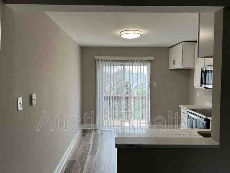 437 S Clay Ave #7 - Photo 2 of 8