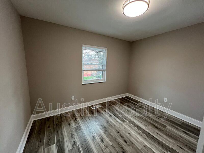 437 S Clay Ave #7 - Photo 3 of 8