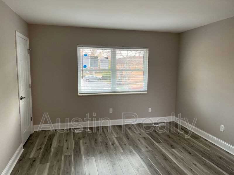 437 S Clay Ave #7 - Photo 4 of 8