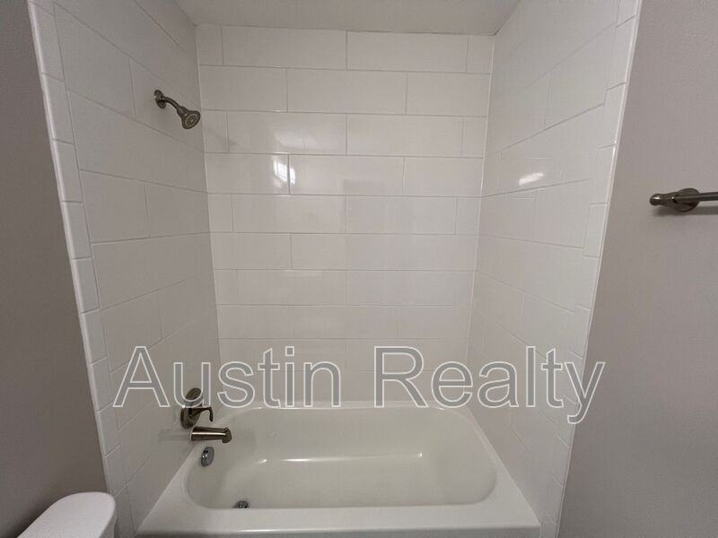 437 S Clay Ave #7 - Photo 5 of 8