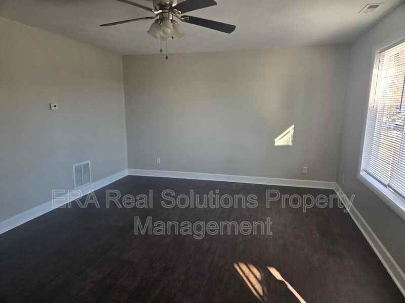 105 Forrest Ave #4 - Photo 2 of 8