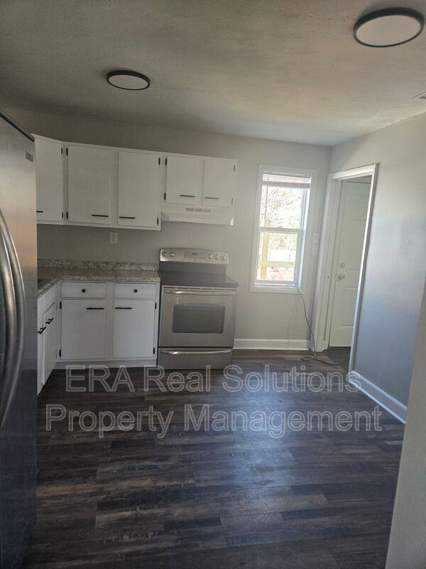 105 Forrest Ave #4 - Photo 3 of 8