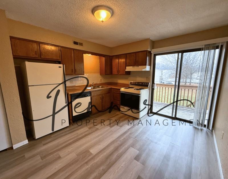 3252 Nw Mill Dr - Photo 3 of 9