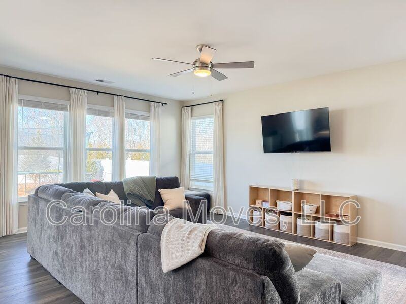 1041 Maraschino Way - Photo 2 of 18