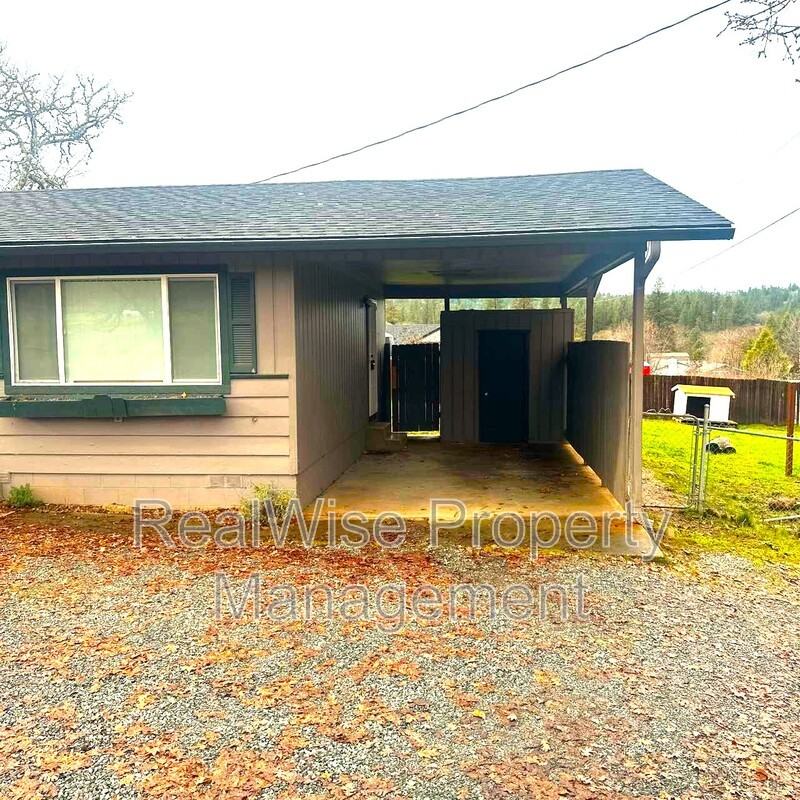 3160 Cloverlawn Dr - Photo 2 of 18