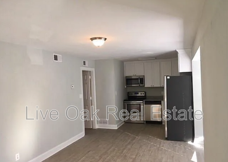 3224 Arctic Ave - Photo 3 of 8