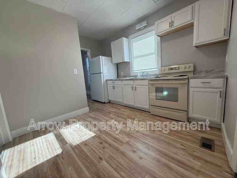 125 S 28th St #1 - Photo 3 of 10