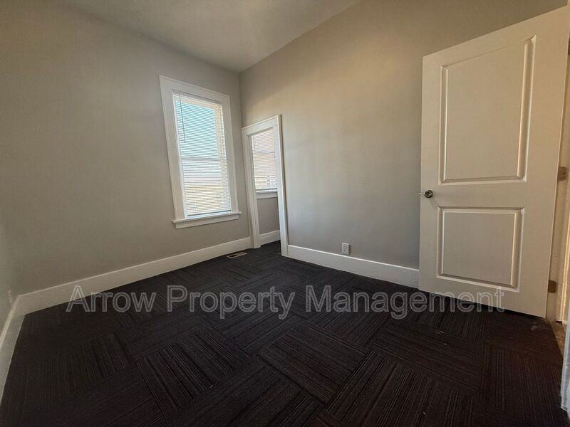 125 S 28th St #1 - Photo 7 of 10