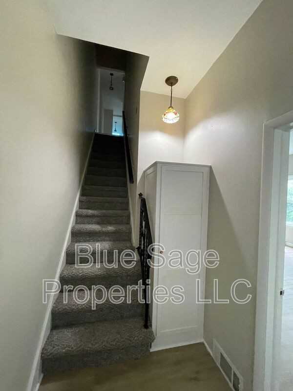 26 Stratford Ave #2 - Photo 3 of 18