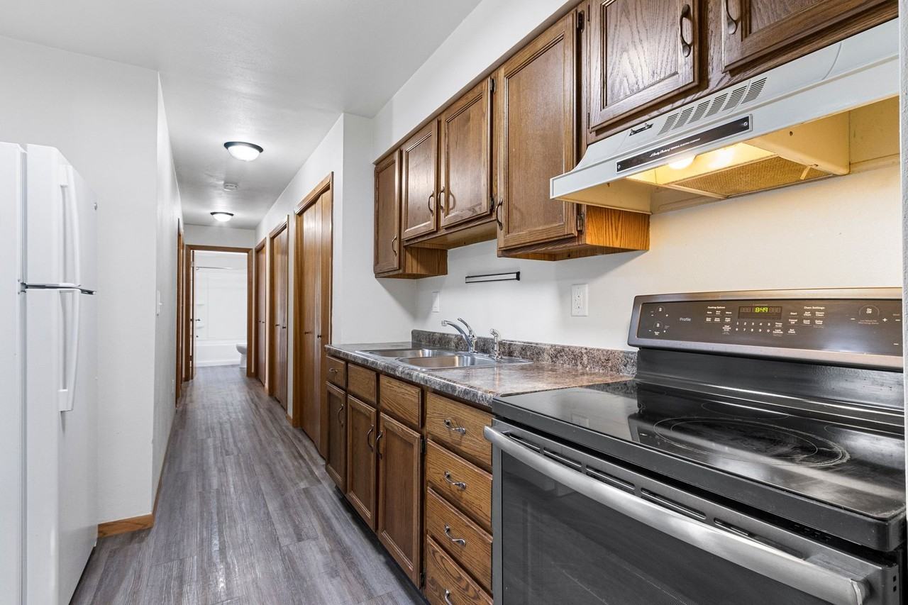 East Shore Apartments - Photo 7 of 14