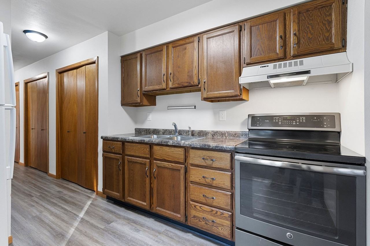 East Shore Apartments - Photo 6 of 14