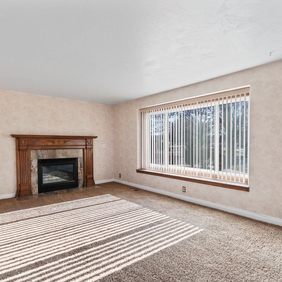 1072 W Fairhaven Cir - Photo 4 of 34