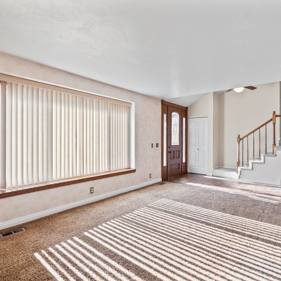 1072 W Fairhaven Cir - Photo 5 of 34