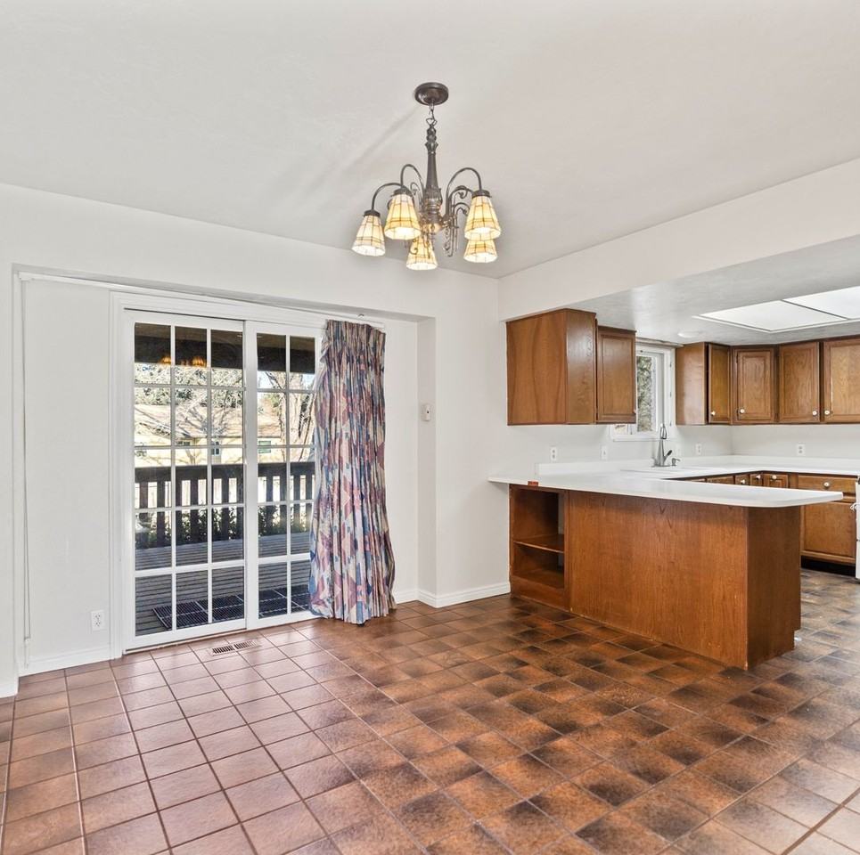 1072 W Fairhaven Cir - Photo 6 of 34