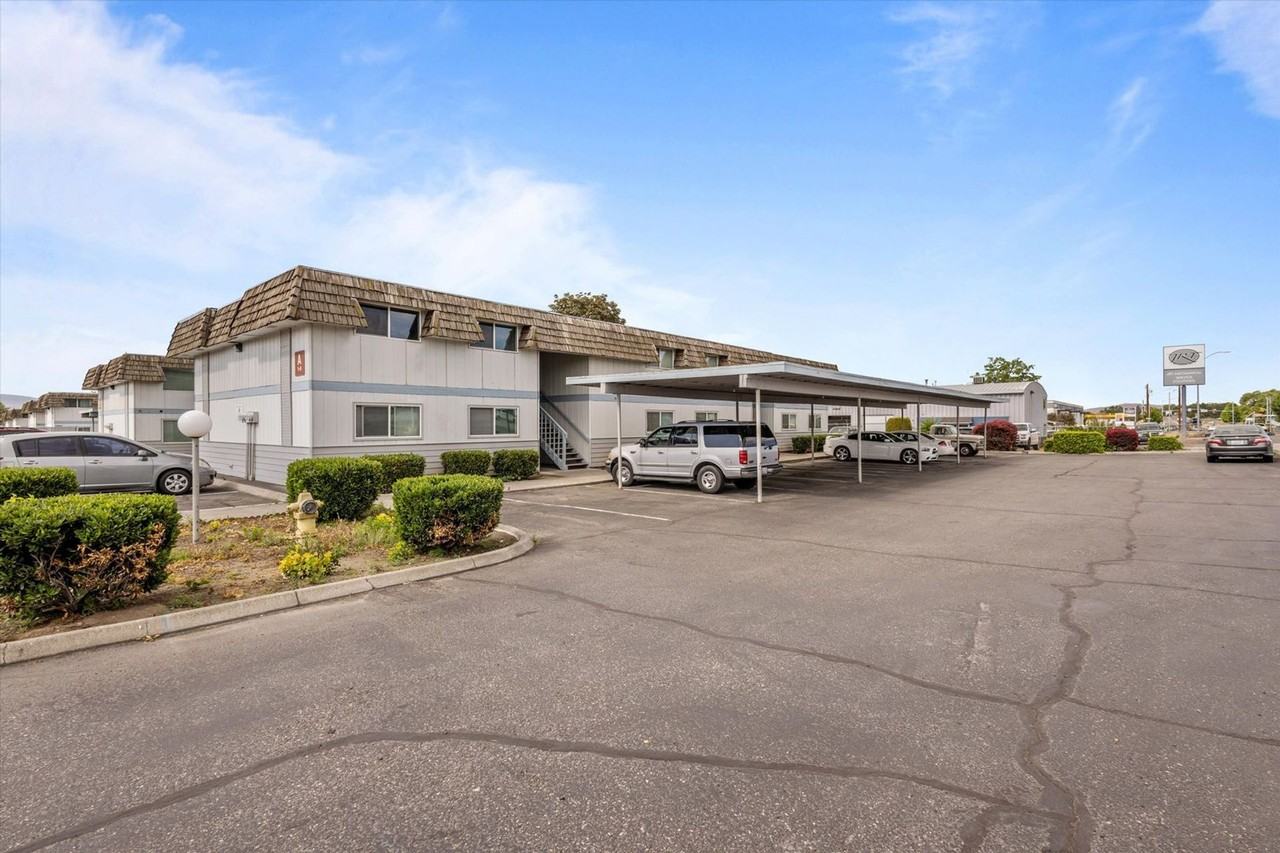 Beautiful Spacious Units with a Pool! - Photo 7 of 9