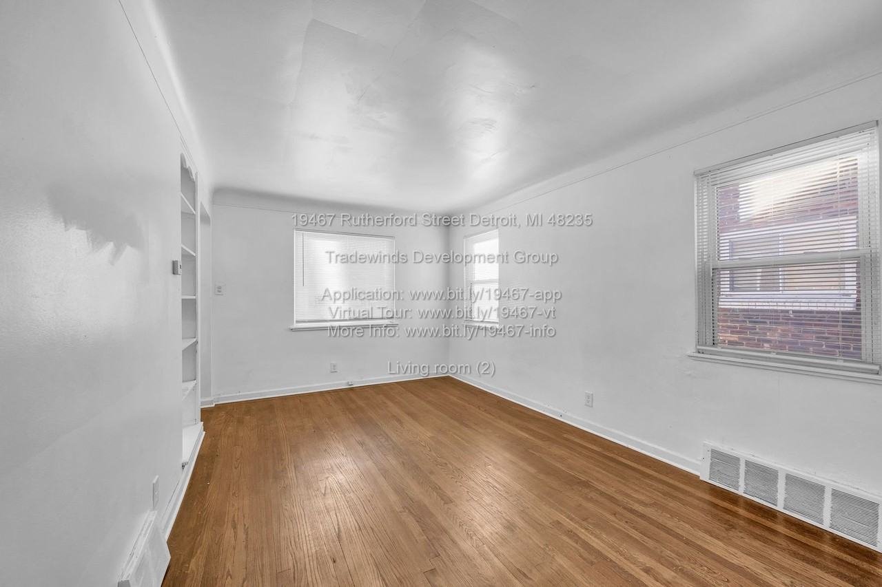 19467 Rutherford St - Photo 2 of 13