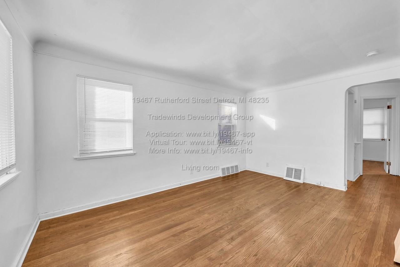 19467 Rutherford St - Photo 3 of 13