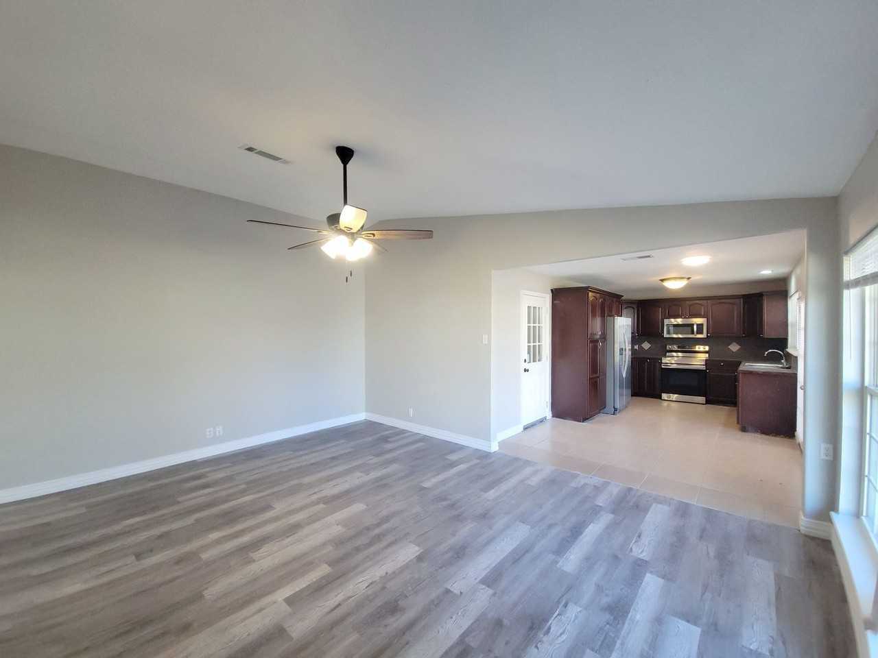 309 Iowa St - Photo 3 of 22