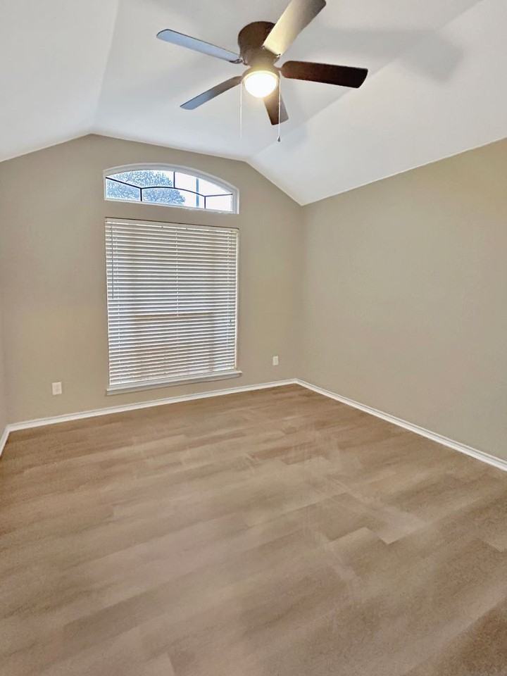 2817 Berry Trce - Photo 2 of 22