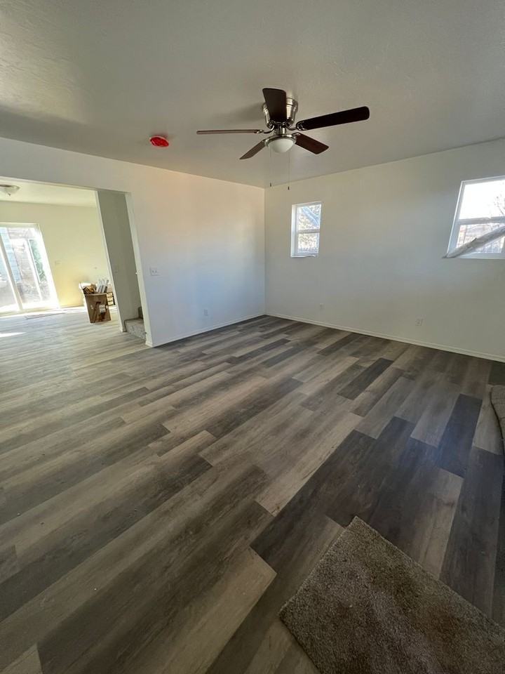 1621 N Center St - Photo 2 of 11