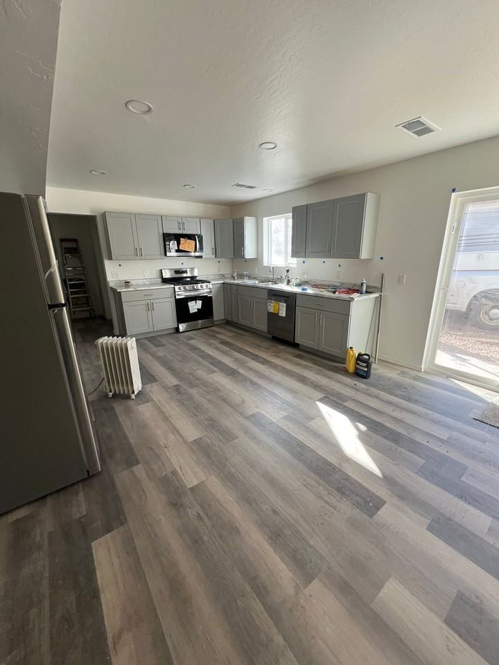 1621 N Center St - Photo 3 of 11
