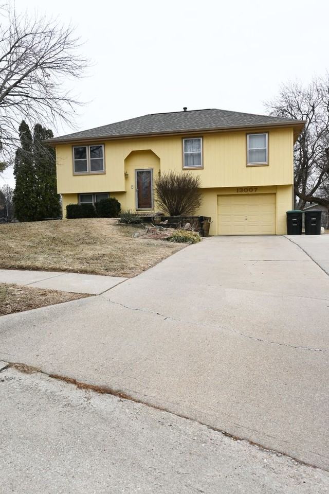 13007 Taylor Cir - Photo 3 of 44