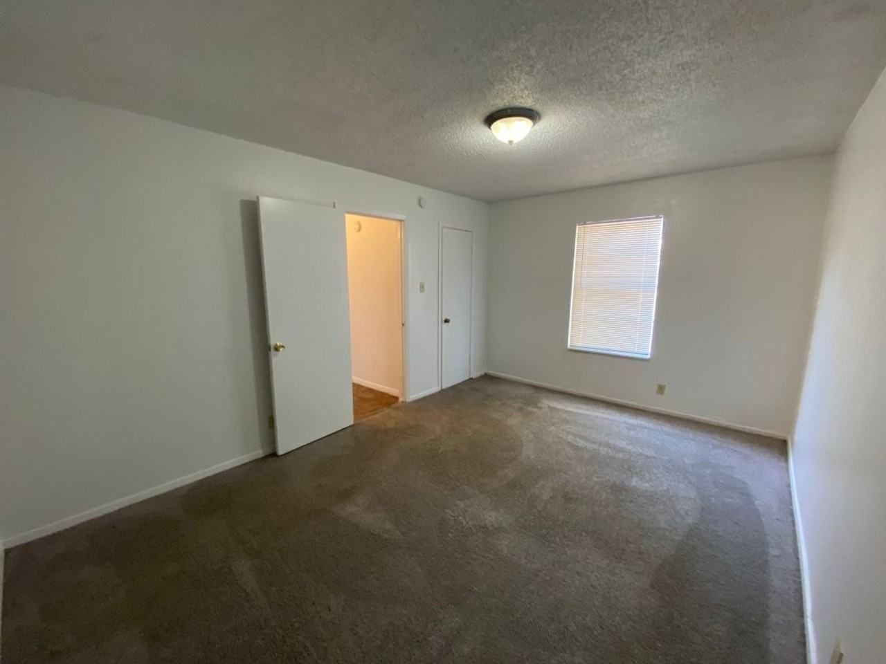 Rosewood Park Apartments DOWN - Photo 2 of 5