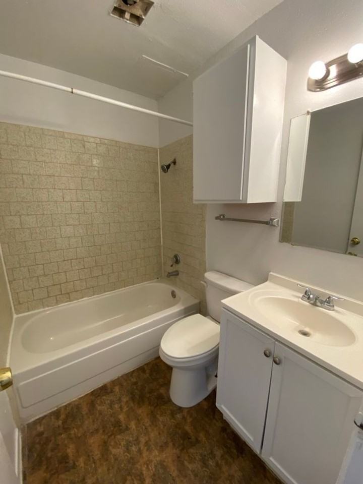 Rosewood Park Apartments DOWN - Photo 3 of 5