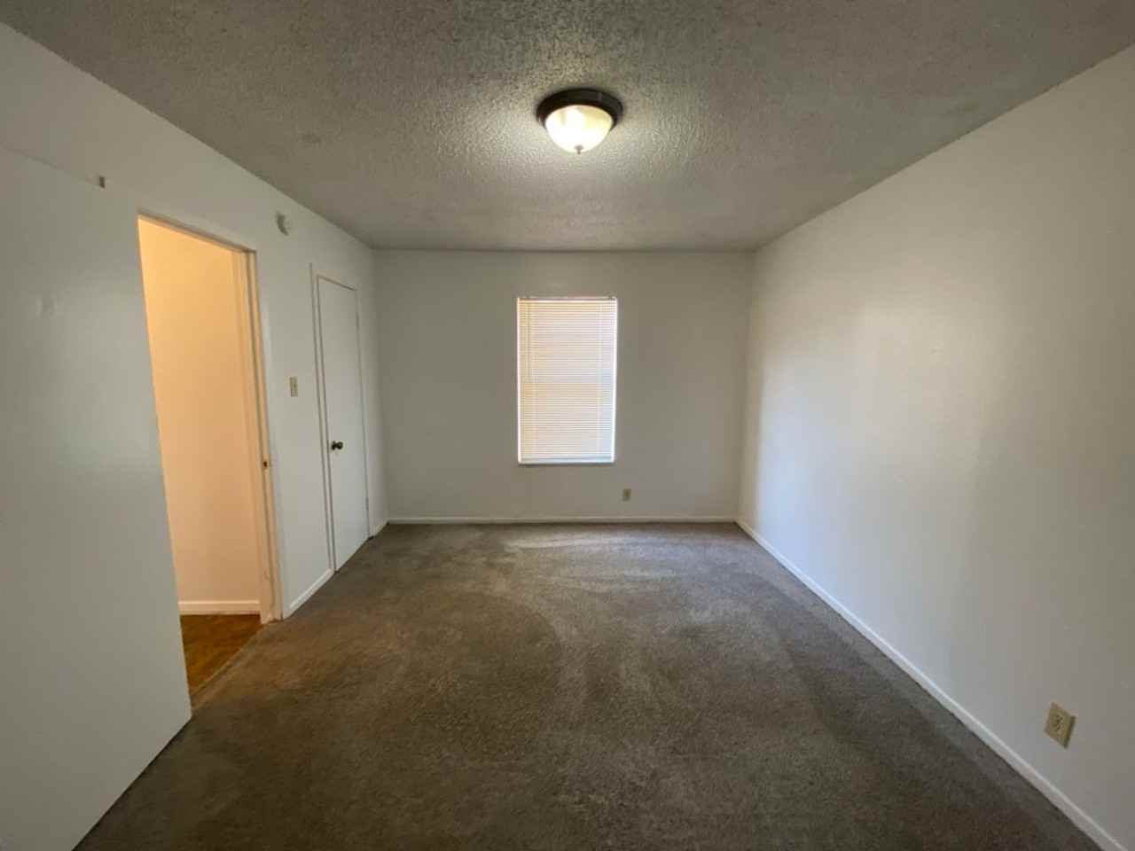 Rosewood Park Apartments DOWN - Photo 4 of 5