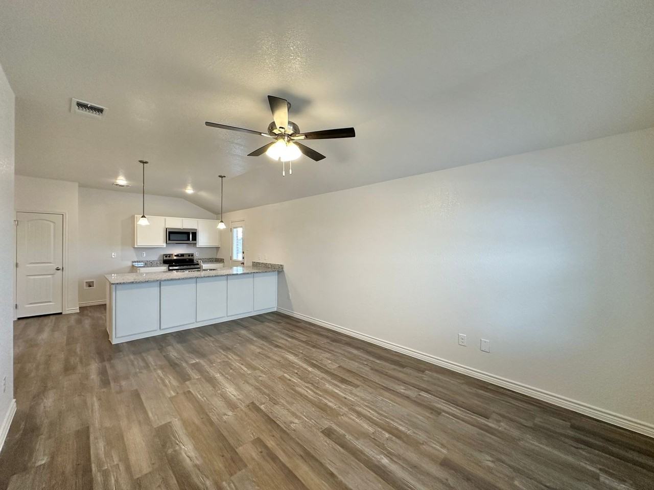 306 Dolphin Dr Unit B - Photo 3 of 35