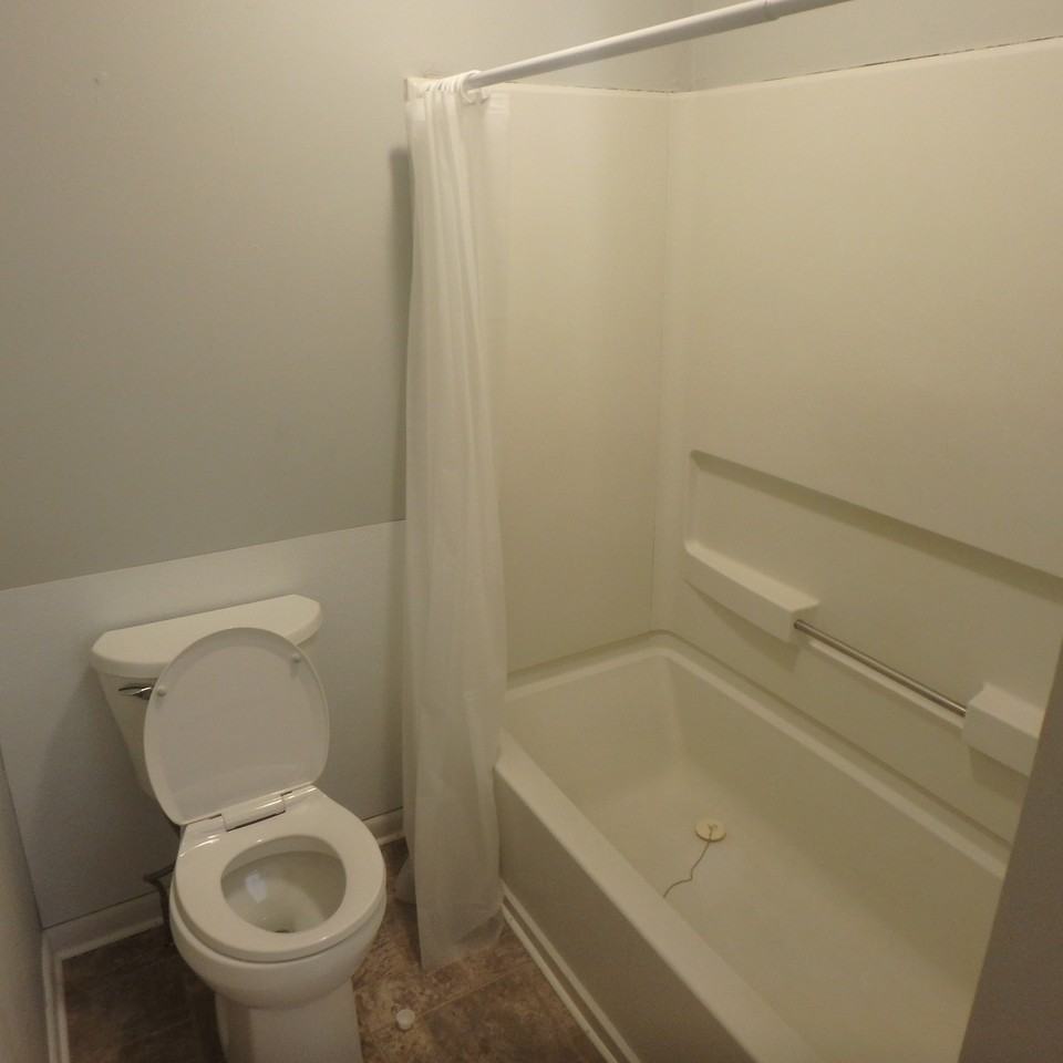 110-112 Howe Street - Photo 3 of 10