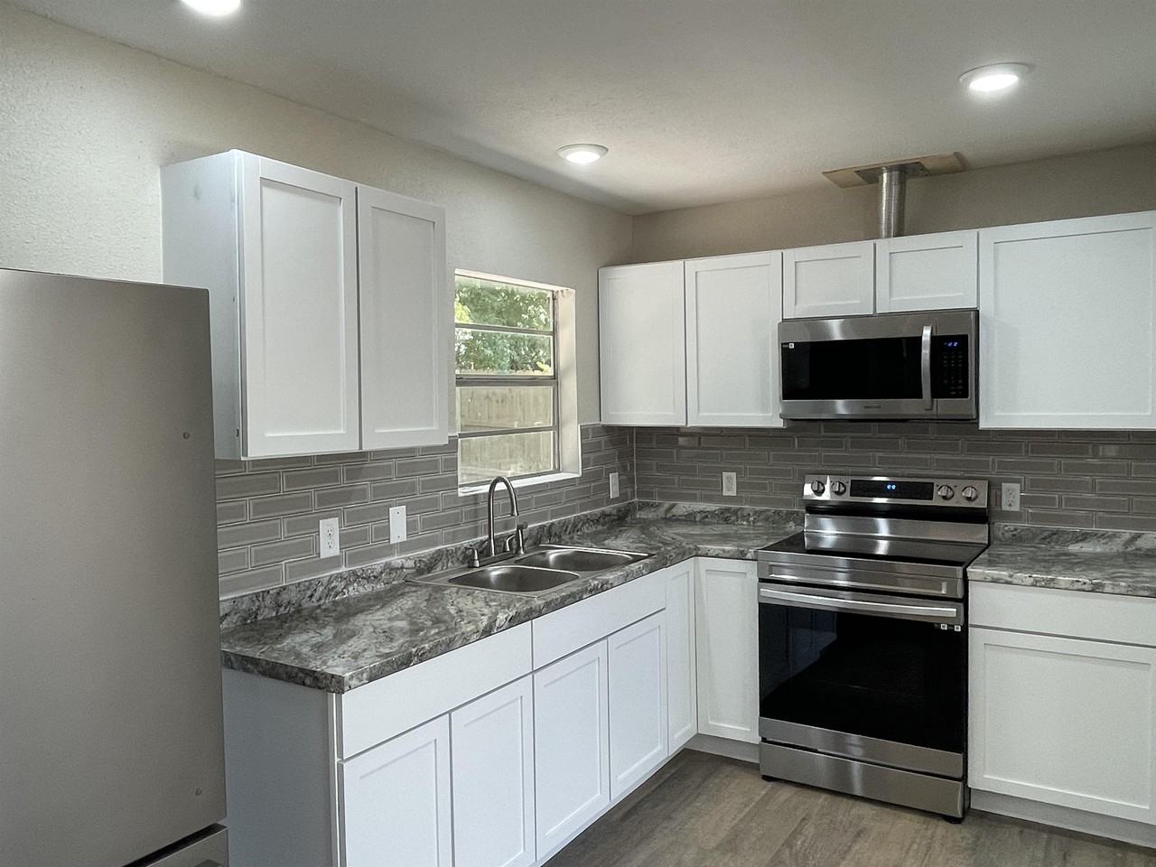 1719 Walton Walker Drive - Photo 2 of 9