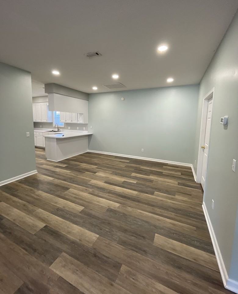103 Woodmere Dr - Photo 3 of 10