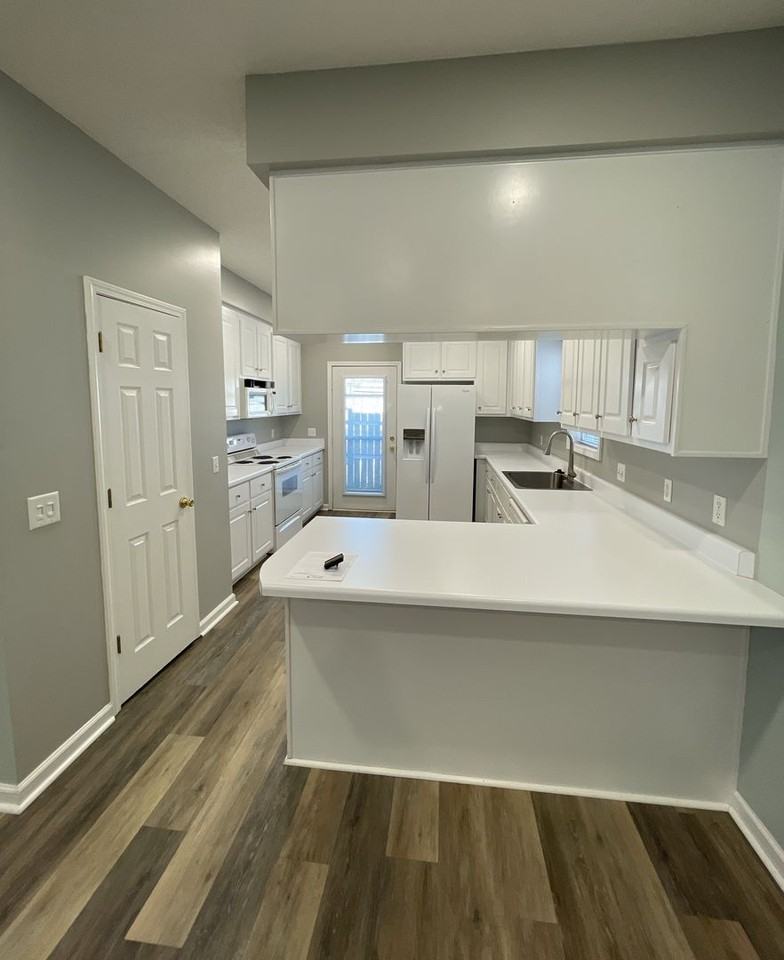 103 Woodmere Dr - Photo 4 of 10