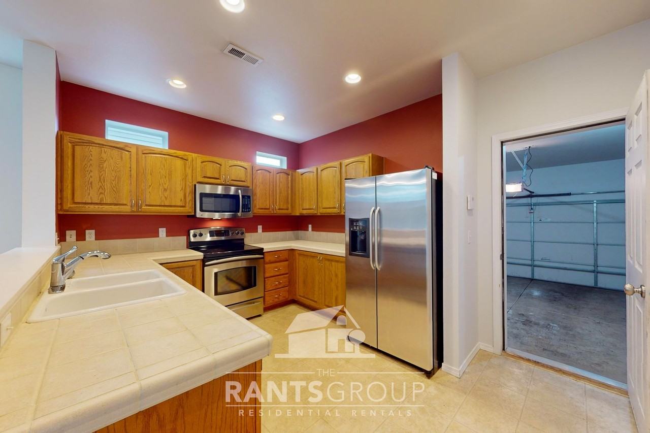 4251 Mckinley St Ne - Photo 5 of 26